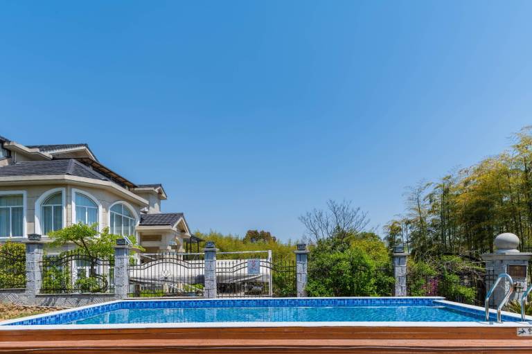 Lovely villa with yard, pool & barbeque | Perfect for remote work | Pets are welcome in Huzhou