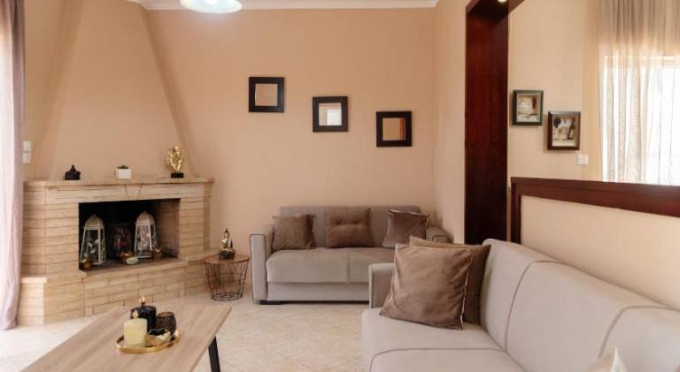 Beautiful vacation home with yard, patio & barbecue | Pet-friendly in Corfu
