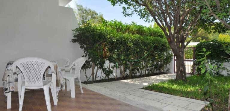 Child-friendly villa with terrace, BBQ & yard | Garden view | Pets allowed — photo 4
