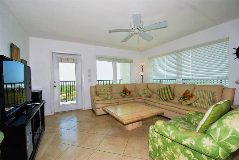 Condo with private pool — photo 2