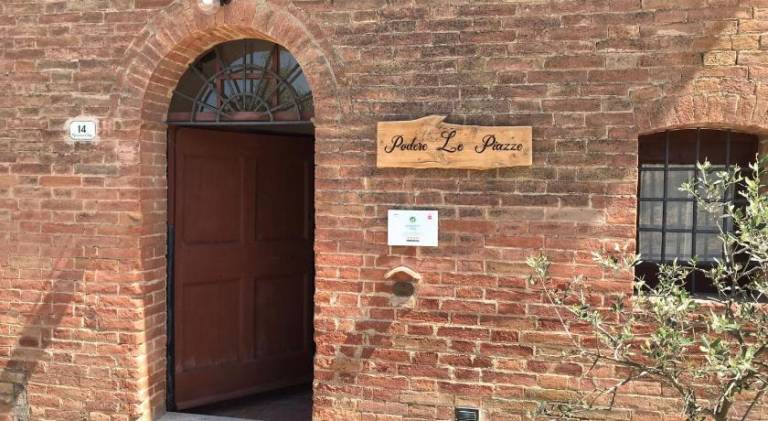 Beautiful farm with yard & jacuzzi | Dogs allowed in Asciano