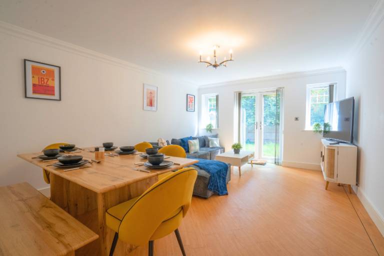 Modern 10 15 BR Retreat Sleeps 16 HS2 NEC BHX