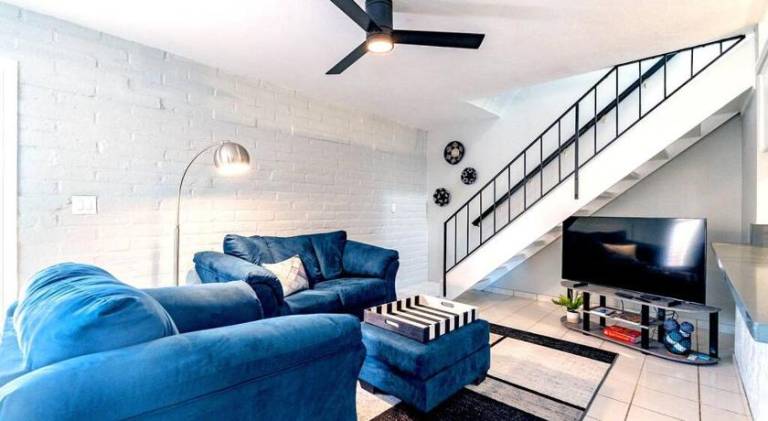 Charming dog-friendly, 2BR-1BA with Pool, Mountain Views — photo 2