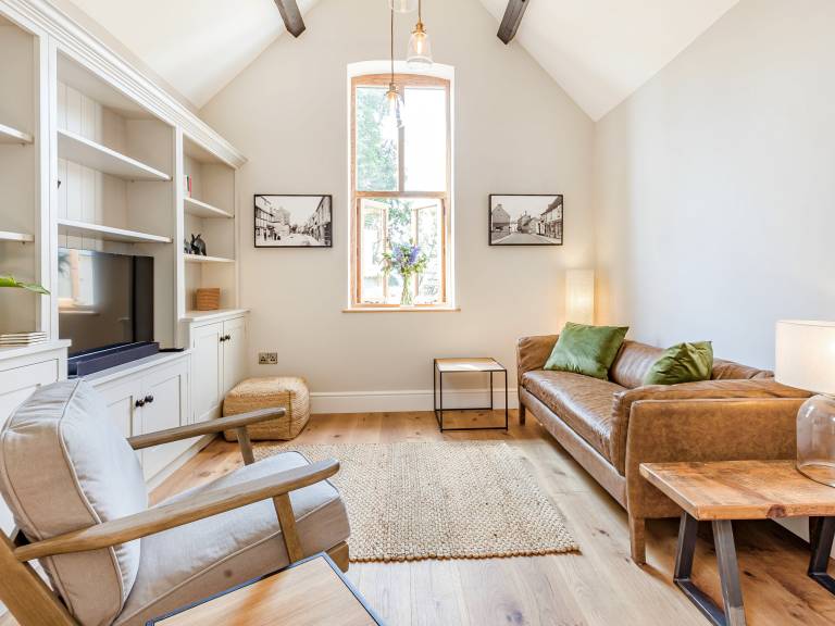 Family-oriented cottage with yard | Pets allowed — photo 2