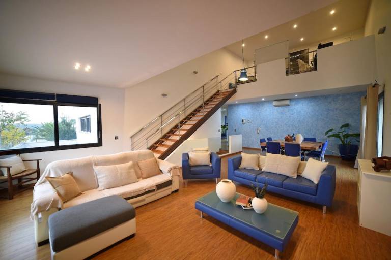 Vacation home with private pool, terrace & jacuzzi | Suitable for remote work — photo 4