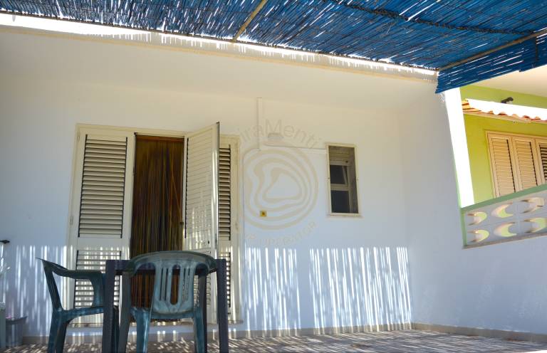 Apartment with yard — photo 3