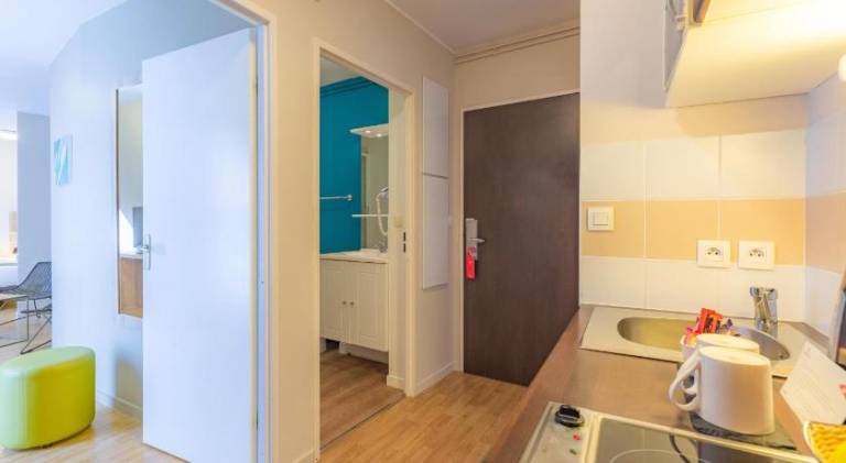 Serviced apartment with patio | Suitable for remote work — photo 3