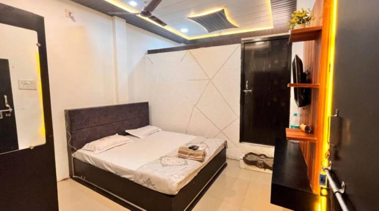 Goroomgo Pallav Guest House Ujjain in Indore