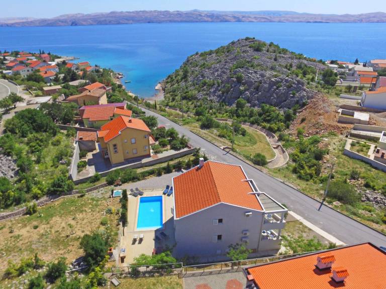 Rental apartment with terrace, pool & grill | Sea view — photo 4