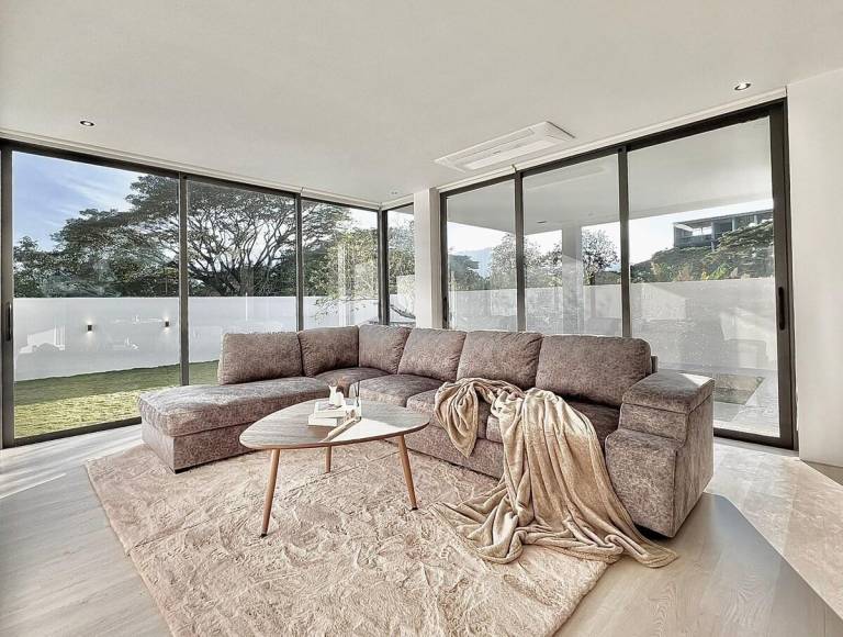 Vacation home with pool, hot tub & terrace | Perfect for remote work — photo 2