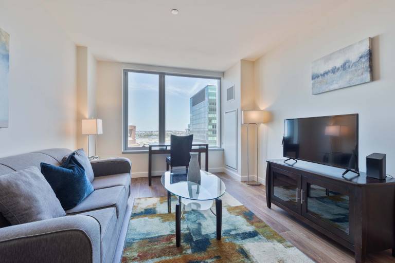 Child-friendly lovely apartment with pool & BBQ | Close to Boston Massacre | Good for workation | Pet-friendly — photo 4