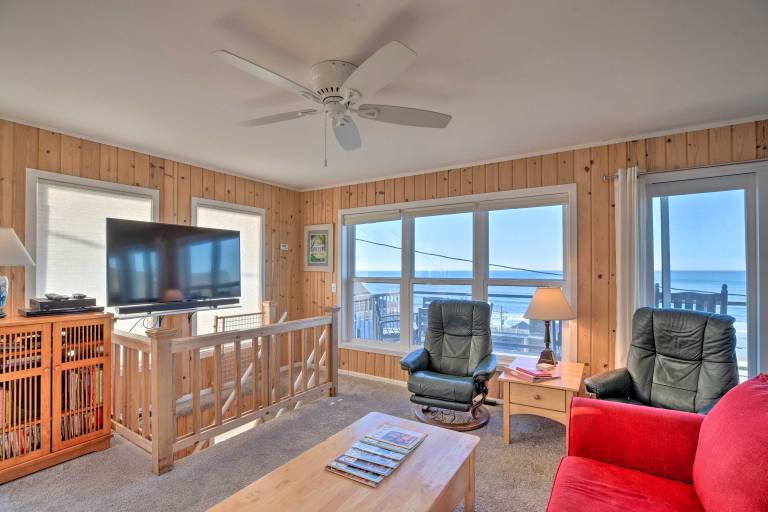 Exquisite Oceanside House w/ Pacific Views & Deck! — photo 4