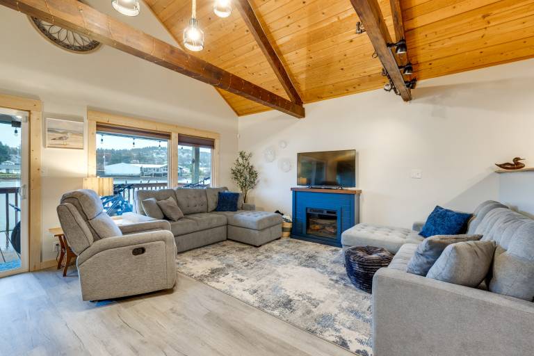 Cape House Retreat: Riverfront w/ Beach Access! — photo 5