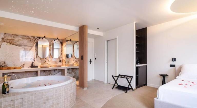 Holiday apartment with jacuzzi — photo 2
