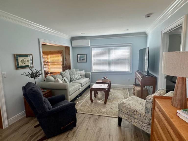 Children-friendly beautiful cottage with yard & patio | Garden view | Pets allowed — photo 3