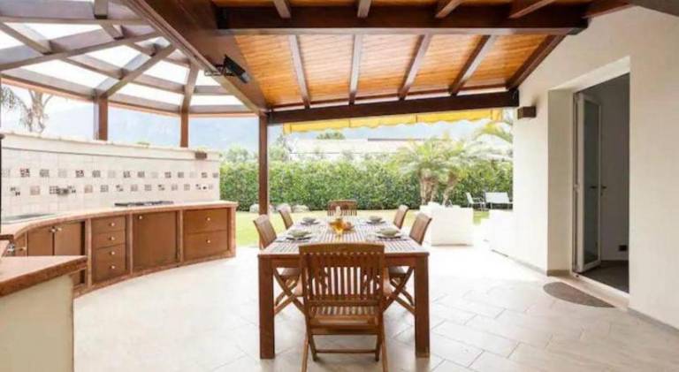 Villa with jacuzzi & pool — photo 5