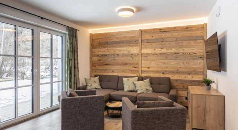 Beautiful chalet with patio, yard & sauna | Pets allowed — photo 4