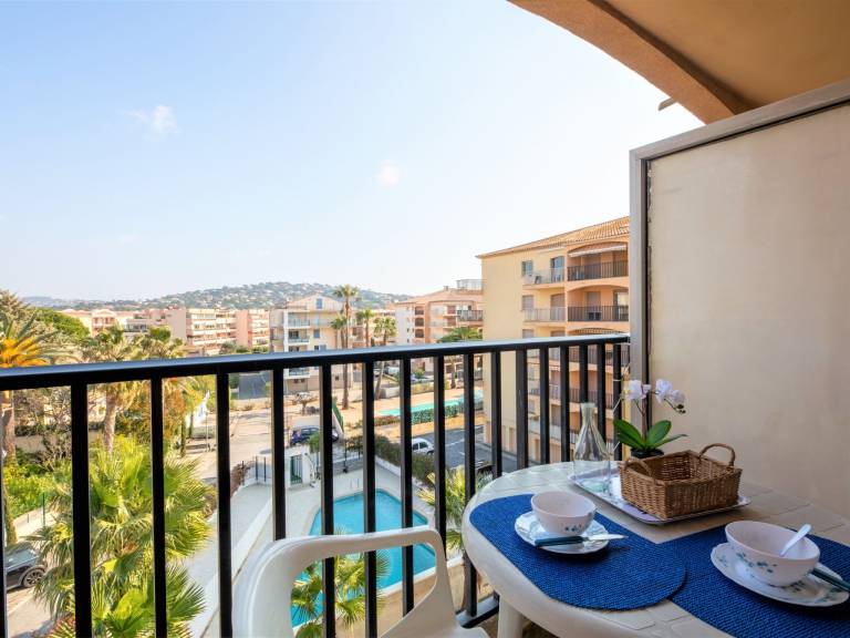 Holiday apartment with patio & pool | Next to the beach | Dogs allowed — photo 2