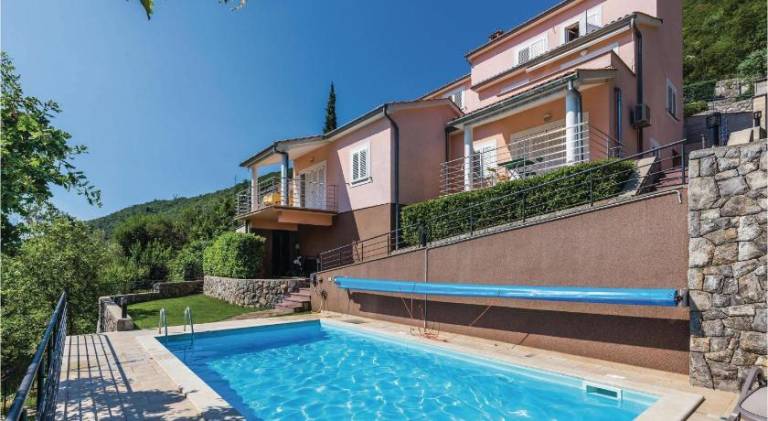 Lovely apartment with pool | Pet-friendly in Lovran