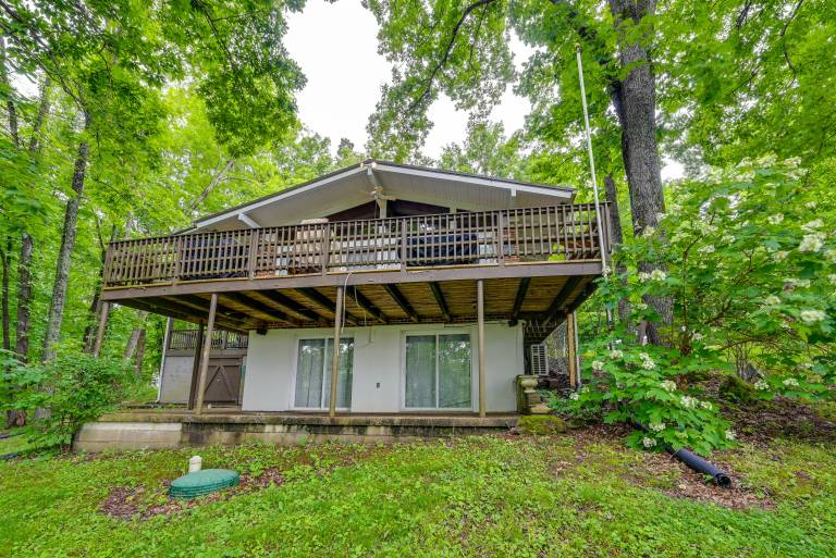 Waterfront Nolin Lake Gem: Guest House & Balcony — photo 3