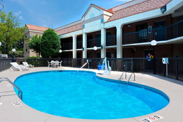 Super 8 By Wyndham Huntersville/Charlotte Area — photo 2