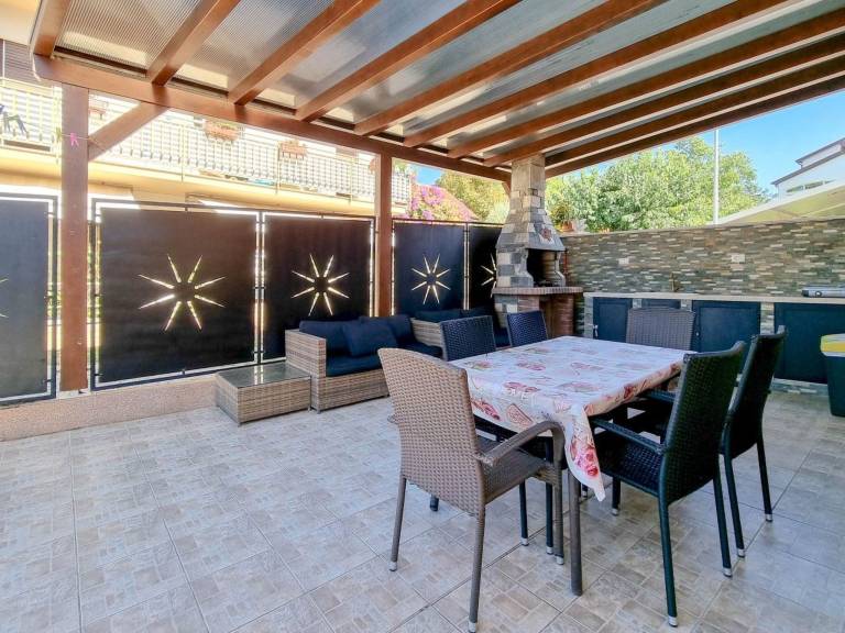 House with patio & grill — photo 2