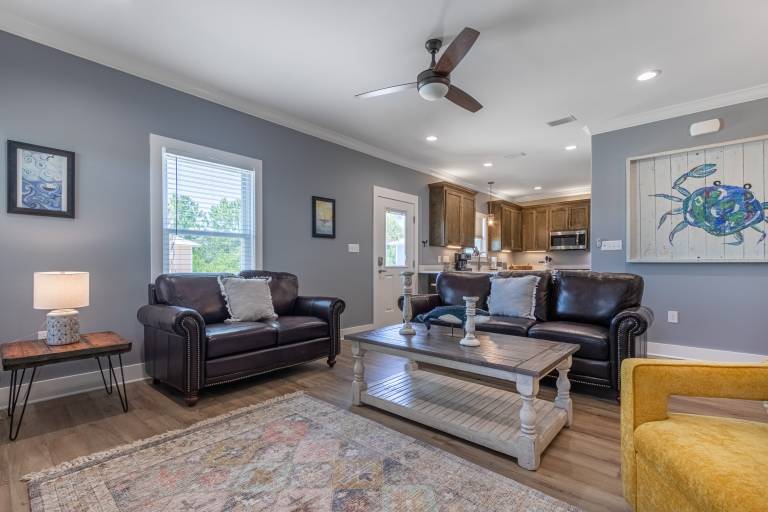 Cottage with yard, pool & barbecue in Gulf Shores, AL