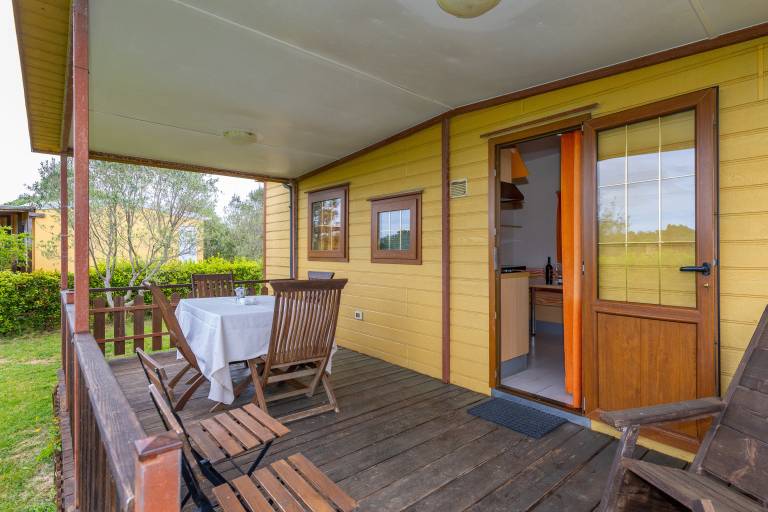 Bungalow 'Stella 1' with Shared Pool, Private Terrace and Air Conditioning — photo 3