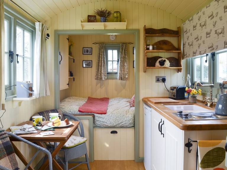 Farmer Oaks Hut