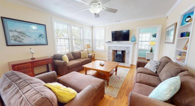 Wonderful vacation home | Beach nearby | Pets allowed in Tybee Island, GA