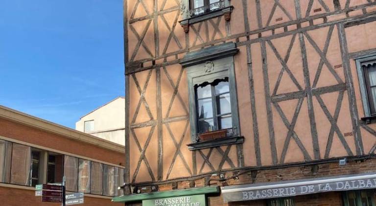 Meuble classe Carmes, entree autonome, wifi, climatise, petit parking prive — photo 3
