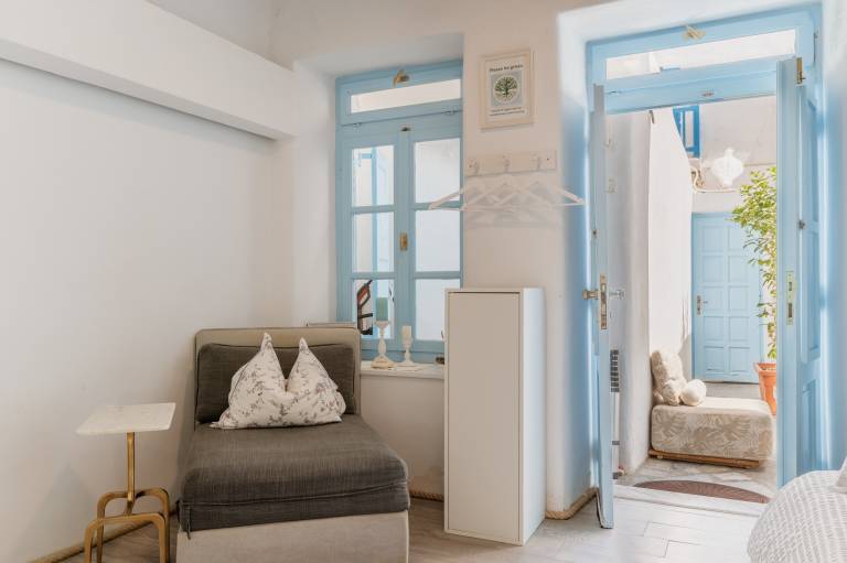 Stylish 5-bed maisonette in the heart of Mykonos Old Town! — photo 3