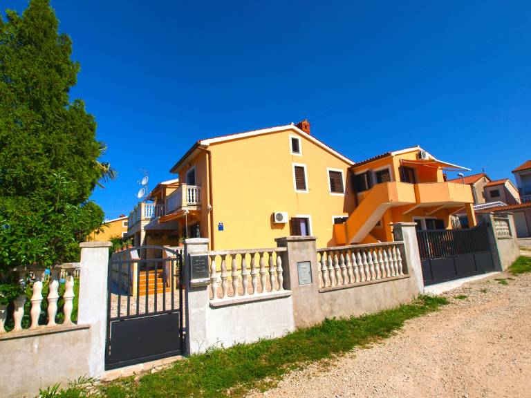 Rental apartment with barbeque & terrace — photo 2