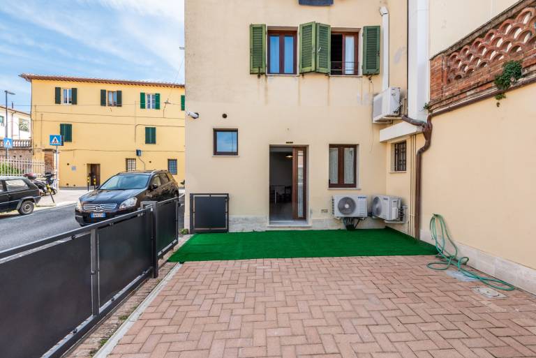 Holiday apartment with fast internet & patio | Garden view | Perfect for remote work | Dogs allowed — photo 4