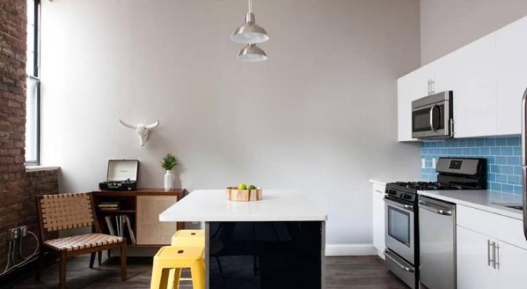 Centrally Located Luxurious Loft Walk Anywhere — photo 3