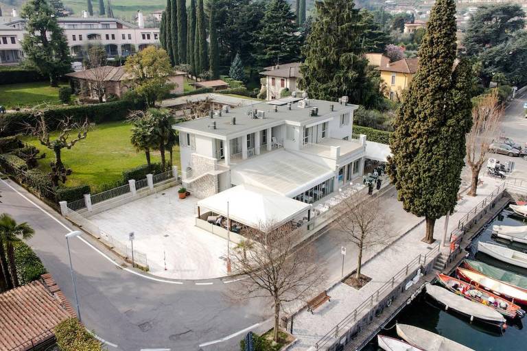 Apartment 'Gran Fausto Bilo' with Lake View, Wi-Fi and Air Conditioning in San Felice del Benaco