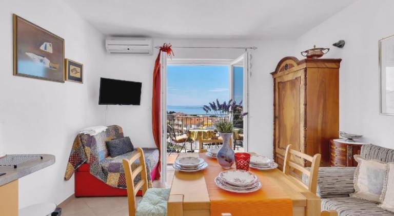 Holiday apartment with terrace & garden — photo 2