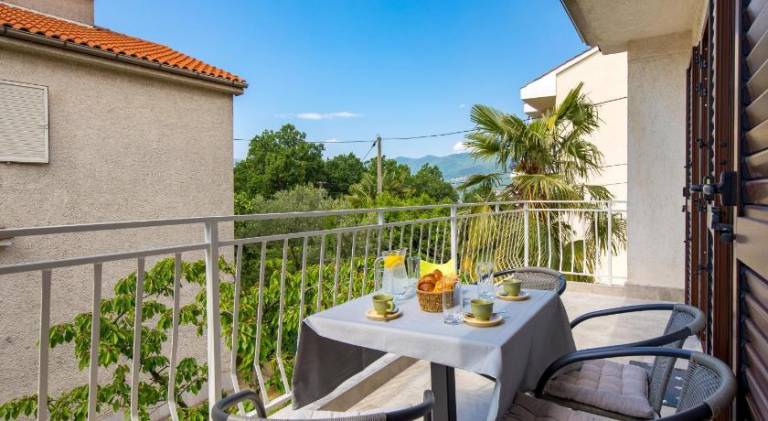 Spacious house with barbecue, yard & patio | Pet-friendly — photo 3