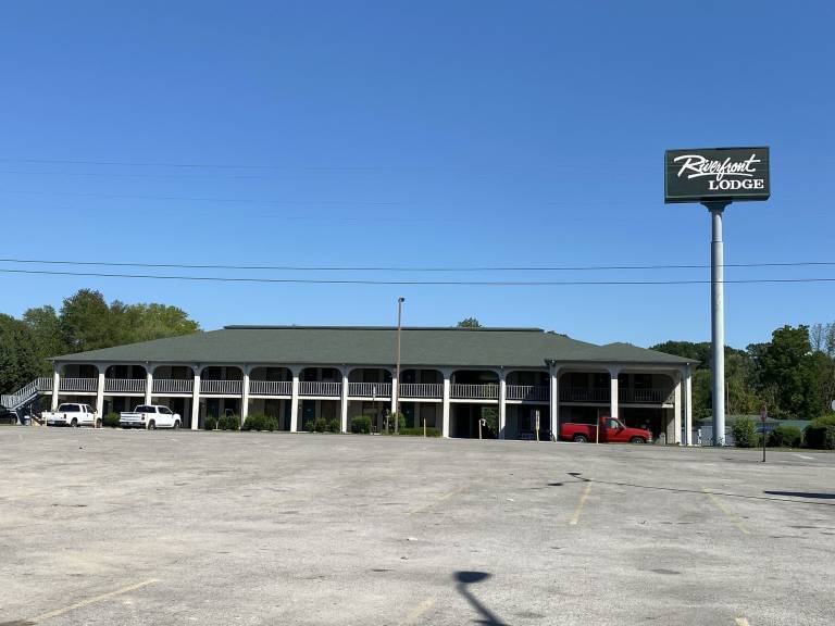 Lodge  Burkesville