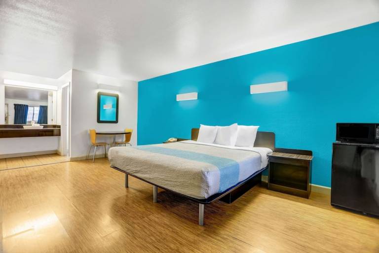 Motel  Redding