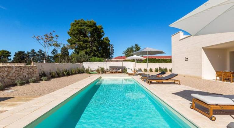 Holiday apartment with patio, yard & pool | Dogs allowed in Sannicola