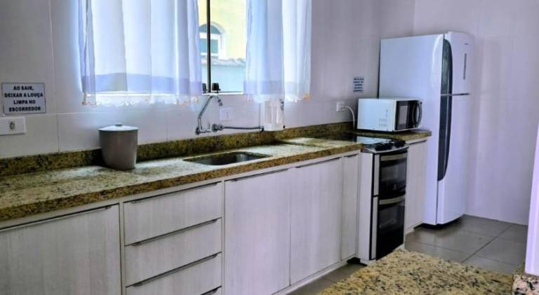 Charming vacation home with pool | Beach nearby | Pets are welcome — photo 3