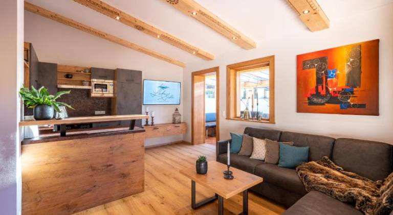 Apartment with patio, barbecue & yard in Goldegg