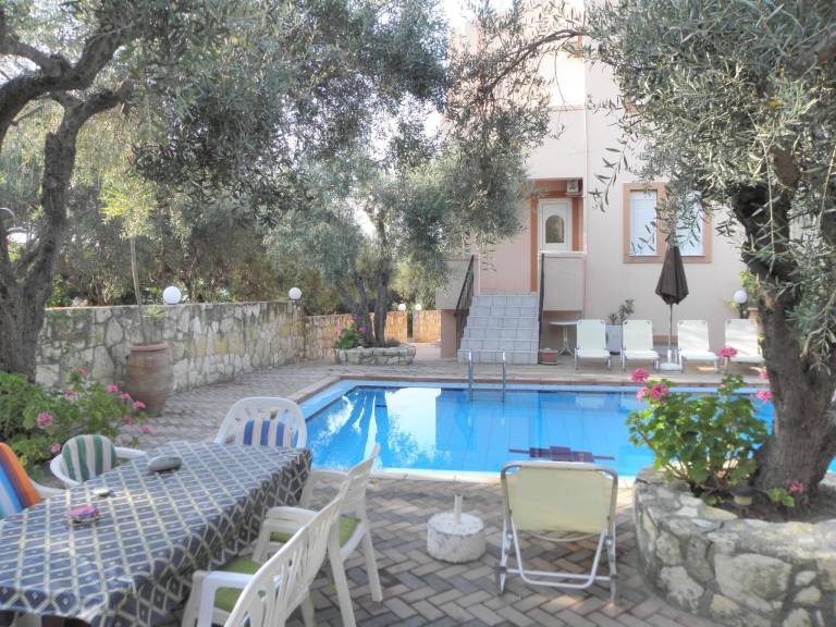 Wonderful vacation home with grill, yard & patio | Dogs allowed — photo 3