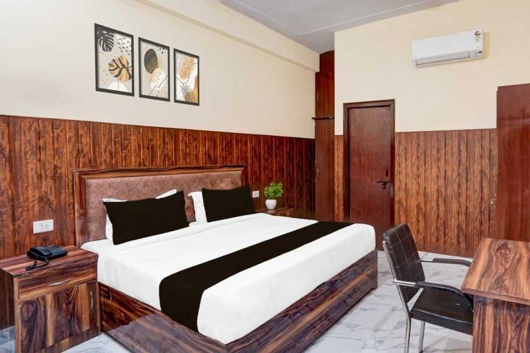 Hotel O IIT Varanasi Formerly Shree Gopal Upwan