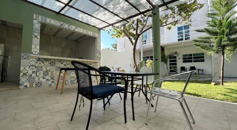 Holiday apartment with patio & garden — photo 3