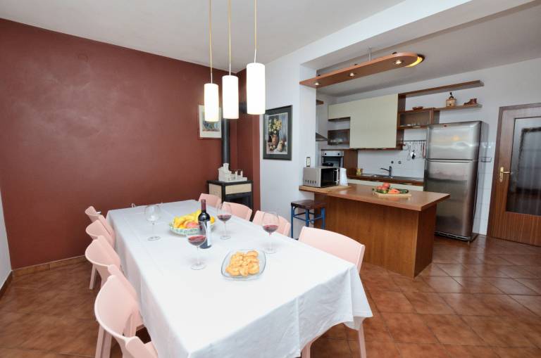 Rental apartment with garden & BBQ | Garden view — photo 4