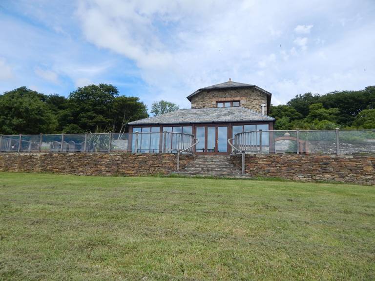 House  Newlyn East
