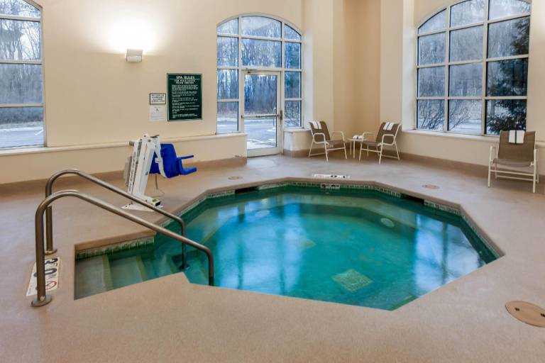 La Quinta Inn & Suites by Wyndham Milwaukee SW New Berlin — photo 5