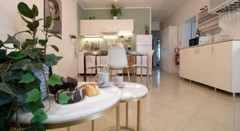 Lovely rental apartment with pool | Pets allowed — photo 2